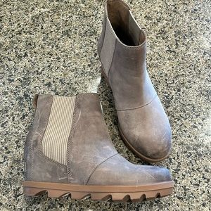 Sorel chocolate grey wedge booties. Size 8